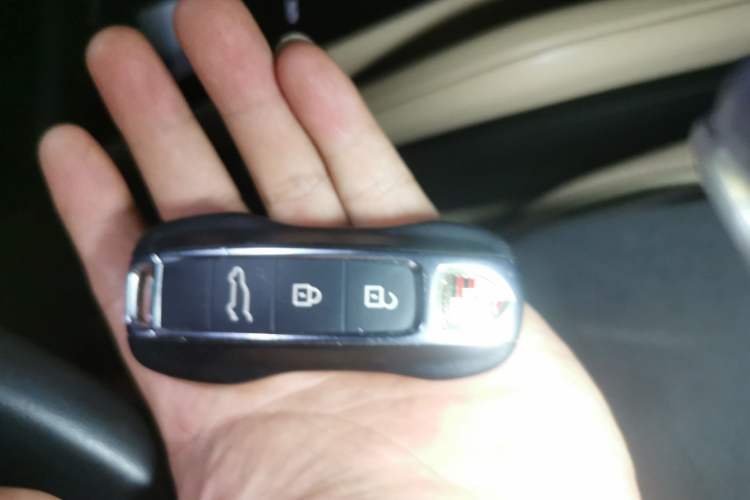 Used Porsche Cayenne 2024 Cayenne 3.0T Vehicle Key
