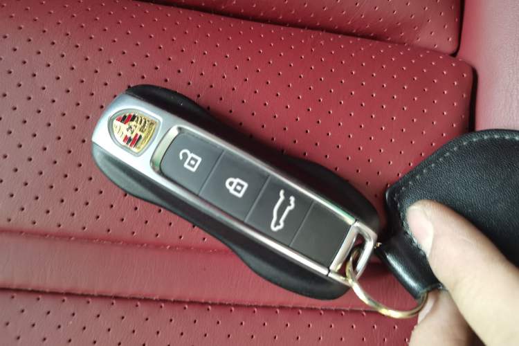 Used Porsche Cayenne 2024 Cayenne 3.0T Vehicle Key