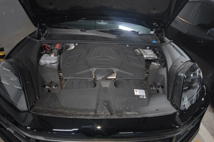 Used Porsche Cayenne 2025 Cayenne 3.0T Engine Bay