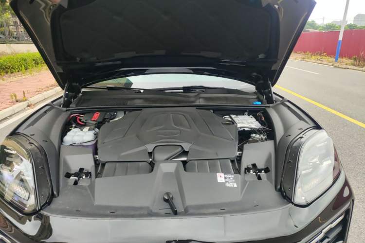Used Porsche Cayenne 2025 Cayenne 3.0T Dream-Chasing Edition Engine Bay
