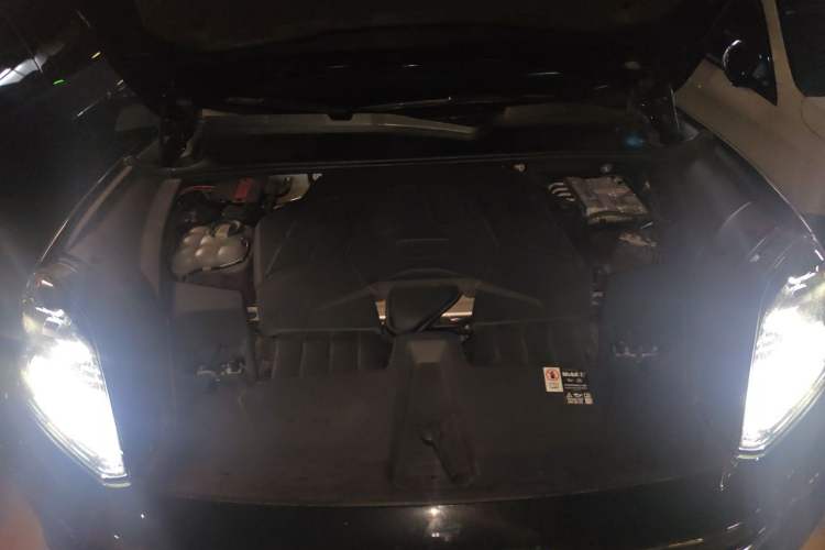 Used Porsche Cayenne 2025 Cayenne 3.0T Engine Bay