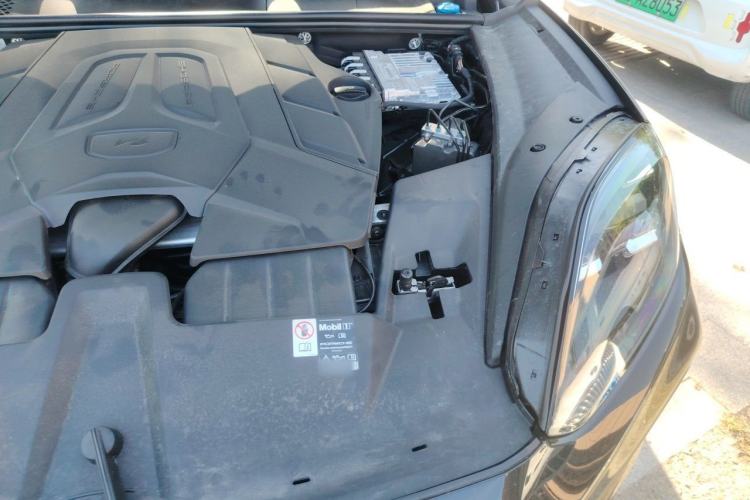 Used Porsche Cayenne 2025 Cayenne 3.0T Dream-Chasing Edition Engine Bay Left