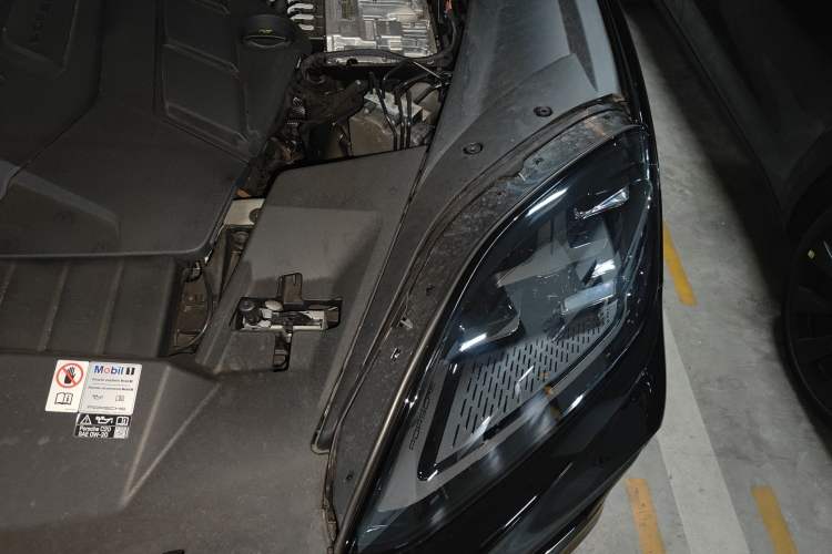 Used Porsche Cayenne 2025 Cayenne 3.0T Engine Bay Left
