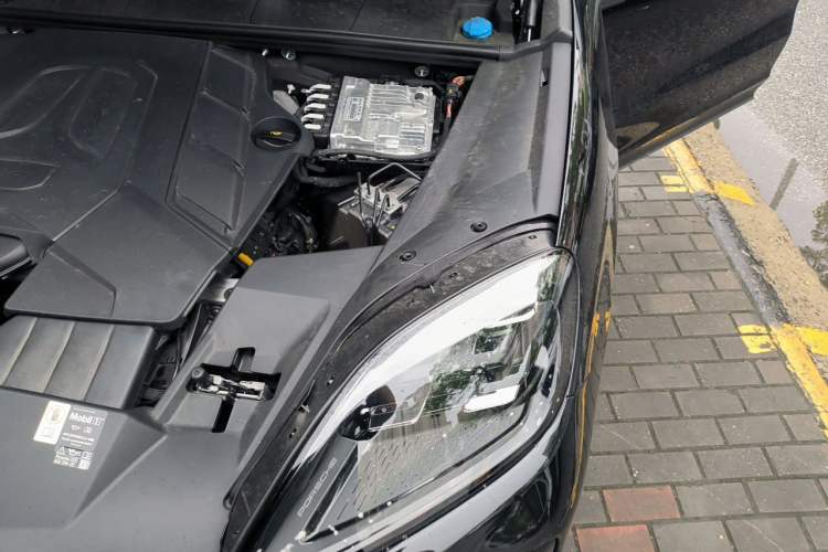 Used Porsche Cayenne 2025 Cayenne 3.0T Dream-Chasing Edition Engine Bay Left