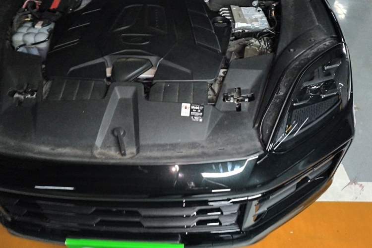 Used Porsche Cayenne 2025 Cayenne 3.0T Dream-Chasing Edition Engine Bay Left