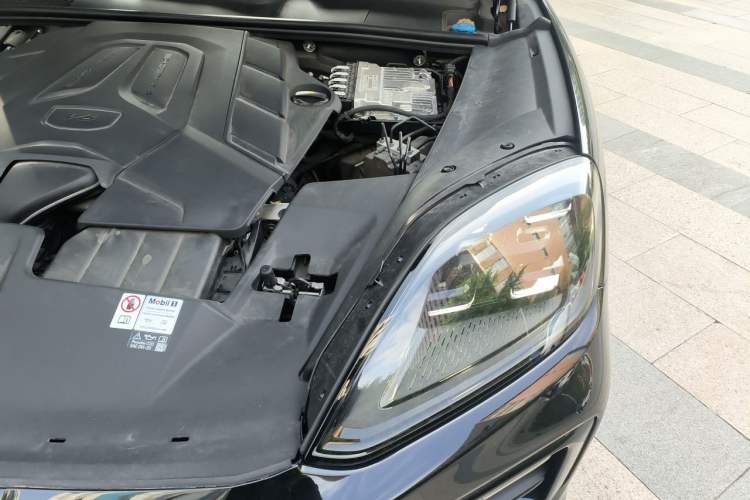 Used Porsche Cayenne 2025 Cayenne 3.0T Engine Bay Left