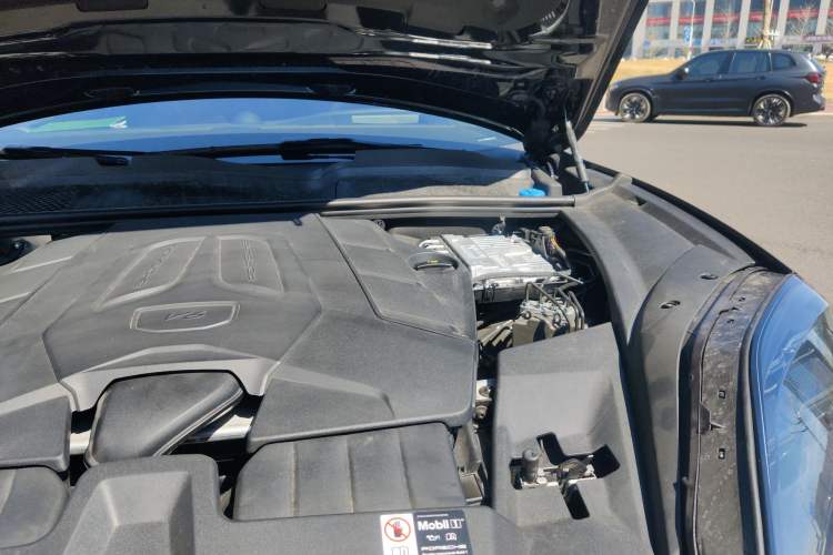 Used Porsche Cayenne 2025 Cayenne 3.0T Dream-Chasing Edition Engine Bay Left