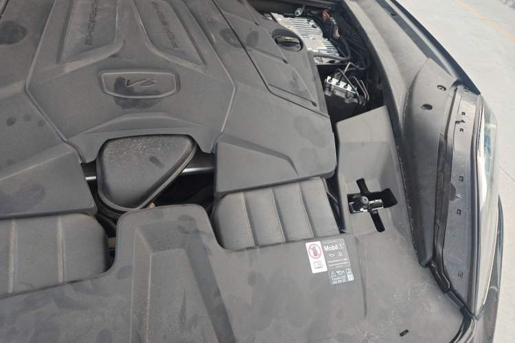 Used Porsche Cayenne 2025 Cayenne 3.0T Dream-Chasing Edition Engine Bay Left