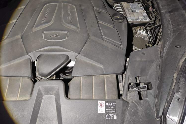 Used Porsche Cayenne 2025 Cayenne 3.0T Engine Bay Left