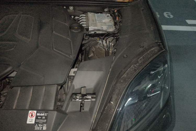 Used Porsche Cayenne 2025 Cayenne 3.0T Dream-Chasing Edition Engine Bay Left