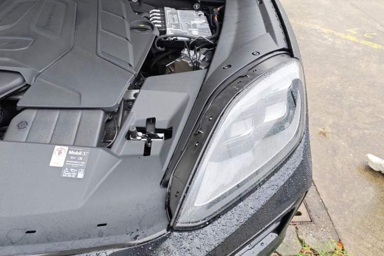 Used Porsche Cayenne 2025 Cayenne 3.0T Dream-Chasing Edition Engine Bay Left