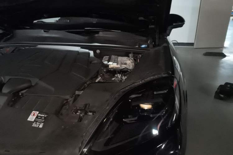 Used Porsche Cayenne 2025 Cayenne 3.0T Dream-Chasing Edition Engine Bay Left