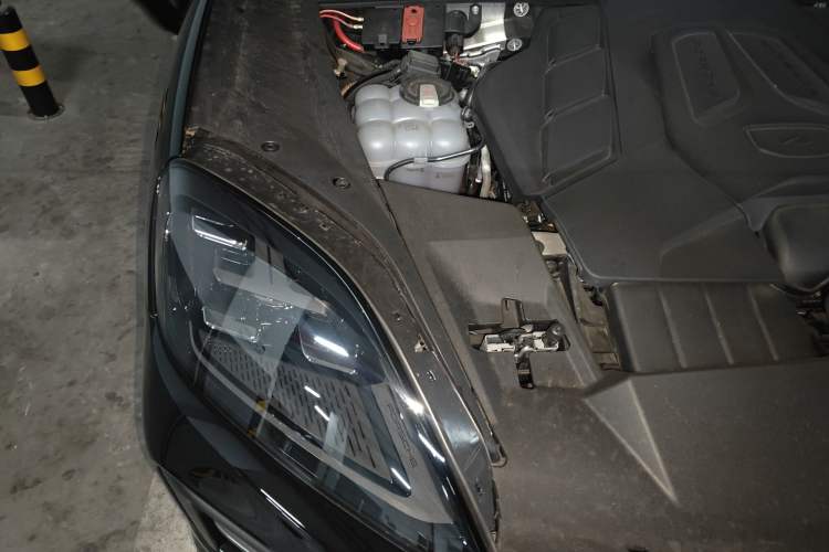 Used Porsche Cayenne 2025 Cayenne 3.0T Engine Bay Right