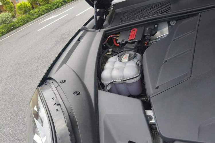 Used Porsche Cayenne 2025 Cayenne 3.0T Dream-Chasing Edition Engine Bay Right