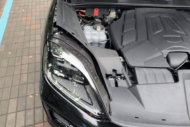 Used Porsche Cayenne 2025 Cayenne 3.0T Dream-Chasing Edition Engine Bay Right