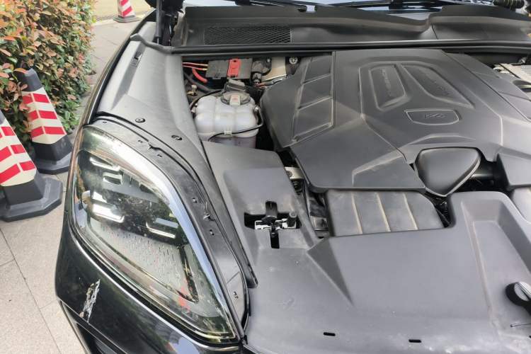 Used Porsche Cayenne 2025 Cayenne 3.0T Engine Bay Right