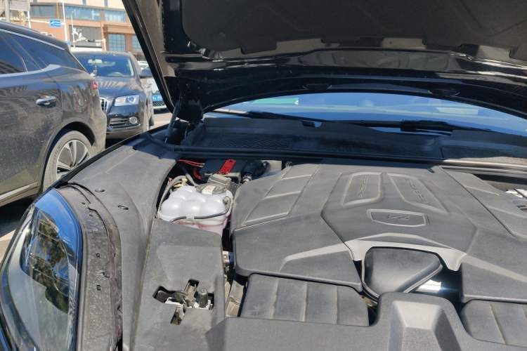 Used Porsche Cayenne 2025 Cayenne 3.0T Dream-Chasing Edition Engine Bay Right