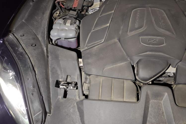 Used Porsche Cayenne 2025 Cayenne 3.0T Engine Bay Right