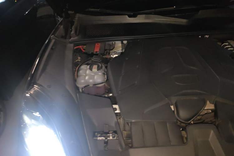 Used Porsche Cayenne 2025 Cayenne 3.0T Engine Bay Right
