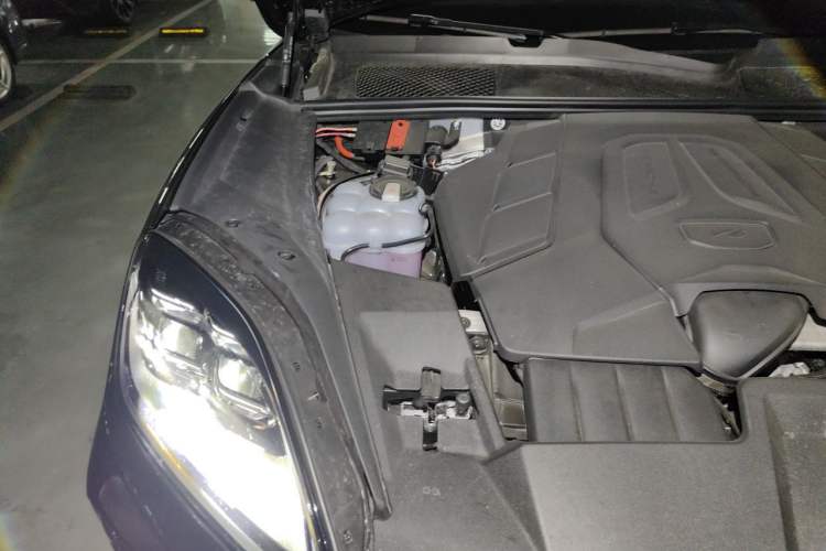 Used Porsche Cayenne 2025 Cayenne 3.0T Dream-Chasing Edition Engine Bay Right