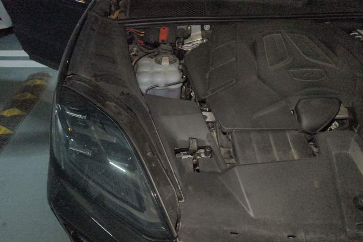 Used Porsche Cayenne 2025 Cayenne 3.0T Dream-Chasing Edition Engine Bay Right
