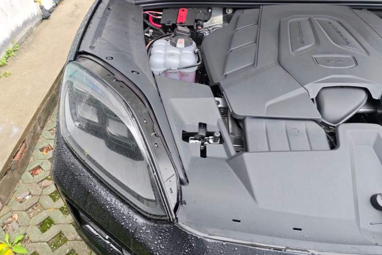 Used Porsche Cayenne 2025 Cayenne 3.0T Dream-Chasing Edition Engine Bay Right