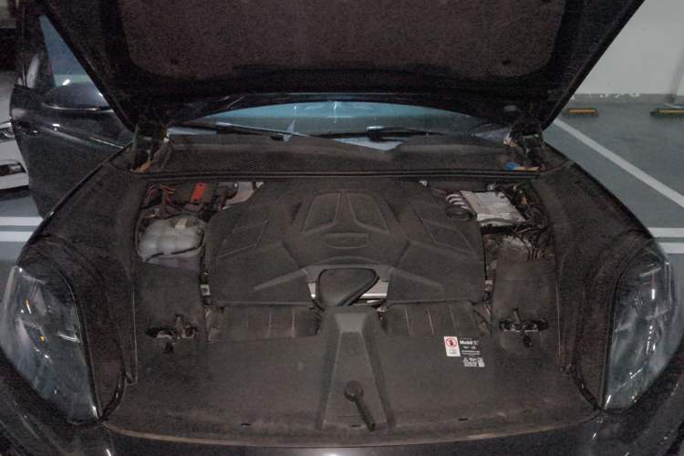 Used Porsche Cayenne 2025 Cayenne 3.0T Dream-Chasing Edition Engine Bay