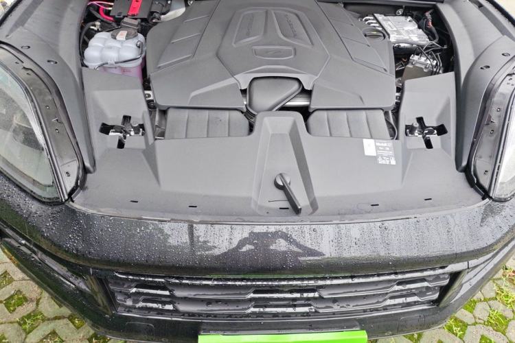 Used Porsche Cayenne 2025 Cayenne 3.0T Dream-Chasing Edition Engine Bay