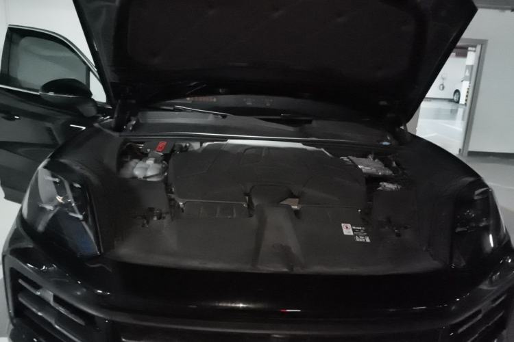 Used Porsche Cayenne 2025 Cayenne 3.0T Dream-Chasing Edition Engine Bay