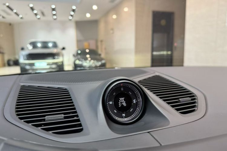Used Porsche Cayenne 2025 Cayenne 3.0T Exterior 6