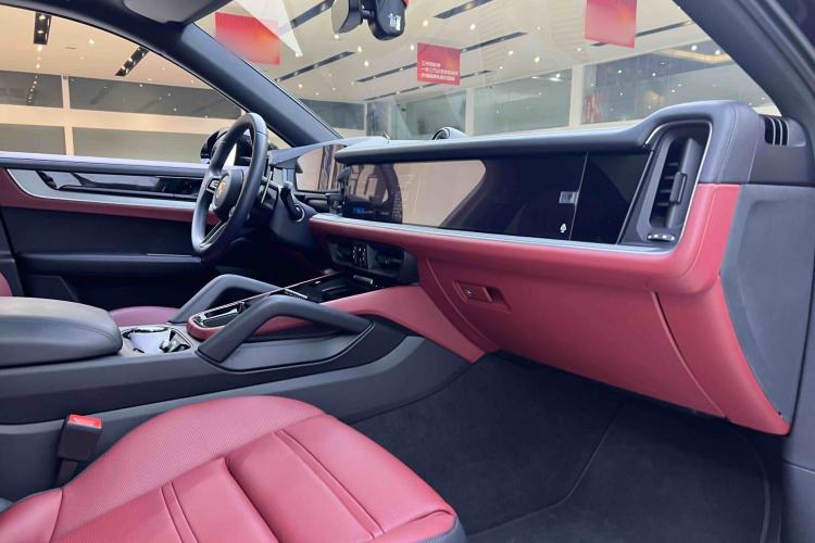 Used Porsche Cayenne 2025 Cayenne Coupé 3.0T Interior 9