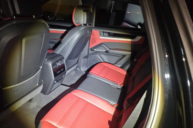 Used Porsche Cayenne 2025 Cayenne 3.0T Left Rear Seat