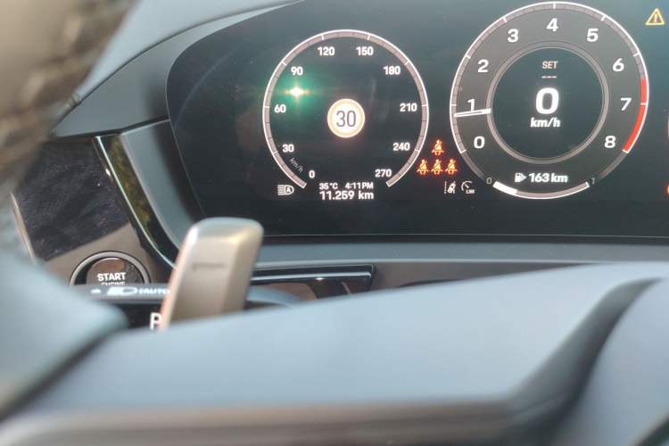 Used Porsche Cayenne 2025 Cayenne 3.0T Dream-Chasing Edition Odometer Close Up