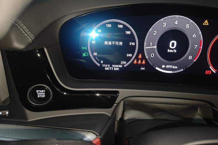Used Porsche Cayenne 2025 Cayenne 3.0T Odometer Close Up