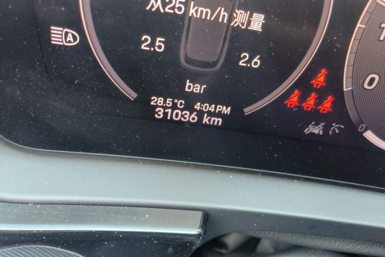 Used Porsche Cayenne 2025 Cayenne 3.0T Odometer Close Up