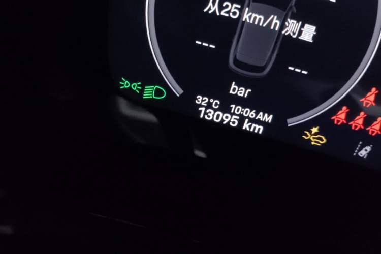 Used Porsche Cayenne 2025 Cayenne 3.0T Dream-Chasing Edition Odometer Close Up
