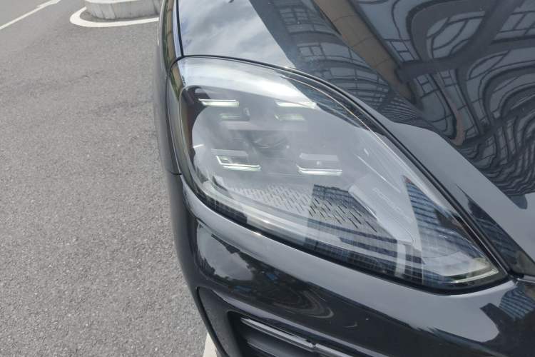 Used Porsche Cayenne 2025 Cayenne 3.0T Dream-Chasing Edition Right Front Headlight