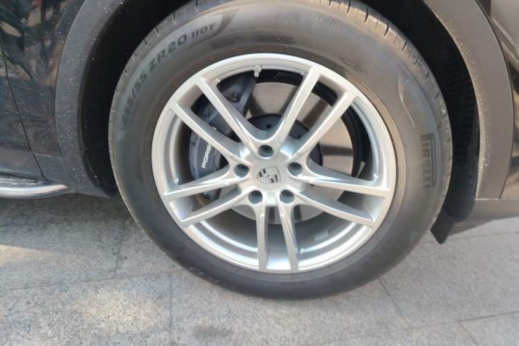 Used Porsche Cayenne 2025 Cayenne 3.0T Dream-Chasing Edition Right Front Wheel Hub
