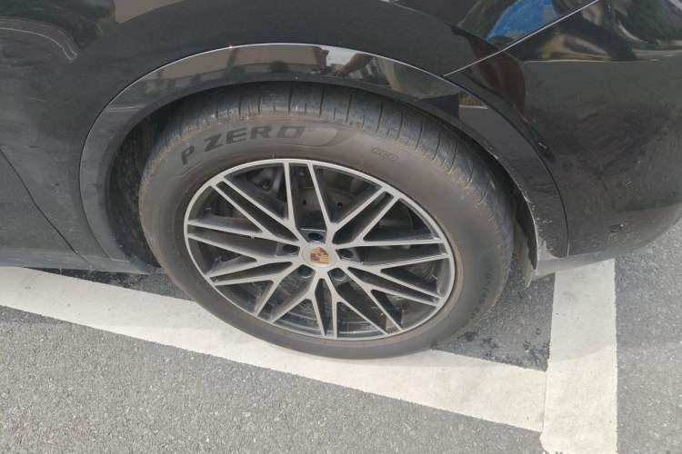 Used Porsche Cayenne 2025 Cayenne 3.0T Dream-Chasing Edition Right Front Wheel Hub