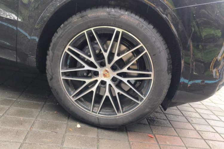 Used Porsche Cayenne 2025 Cayenne 3.0T Dream-Chasing Edition Right Front Wheel Hub