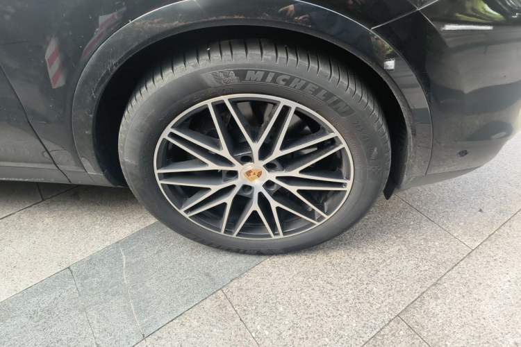Used Porsche Cayenne 2025 Cayenne 3.0T Right Front Wheel Hub