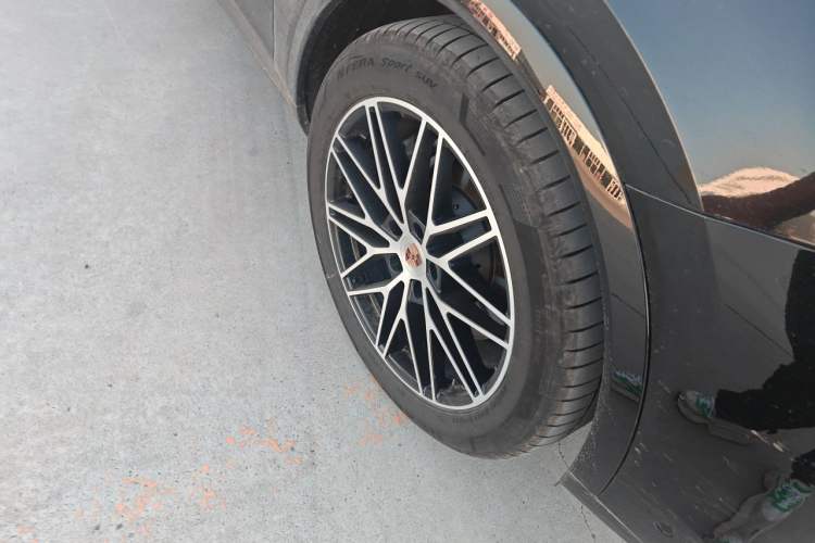 Used Porsche Cayenne 2025 Cayenne 3.0T Dream-Chasing Edition Right Front Wheel Hub