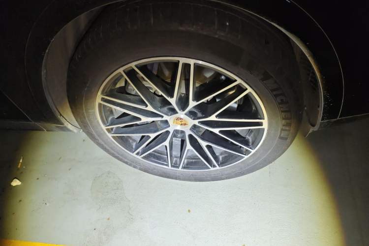 Used Porsche Cayenne 2025 Cayenne 3.0T Right Front Wheel Hub
