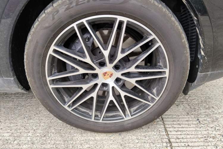 Used Porsche Cayenne 2025 Cayenne 3.0T Dream-Chasing Edition Right Front Wheel Hub