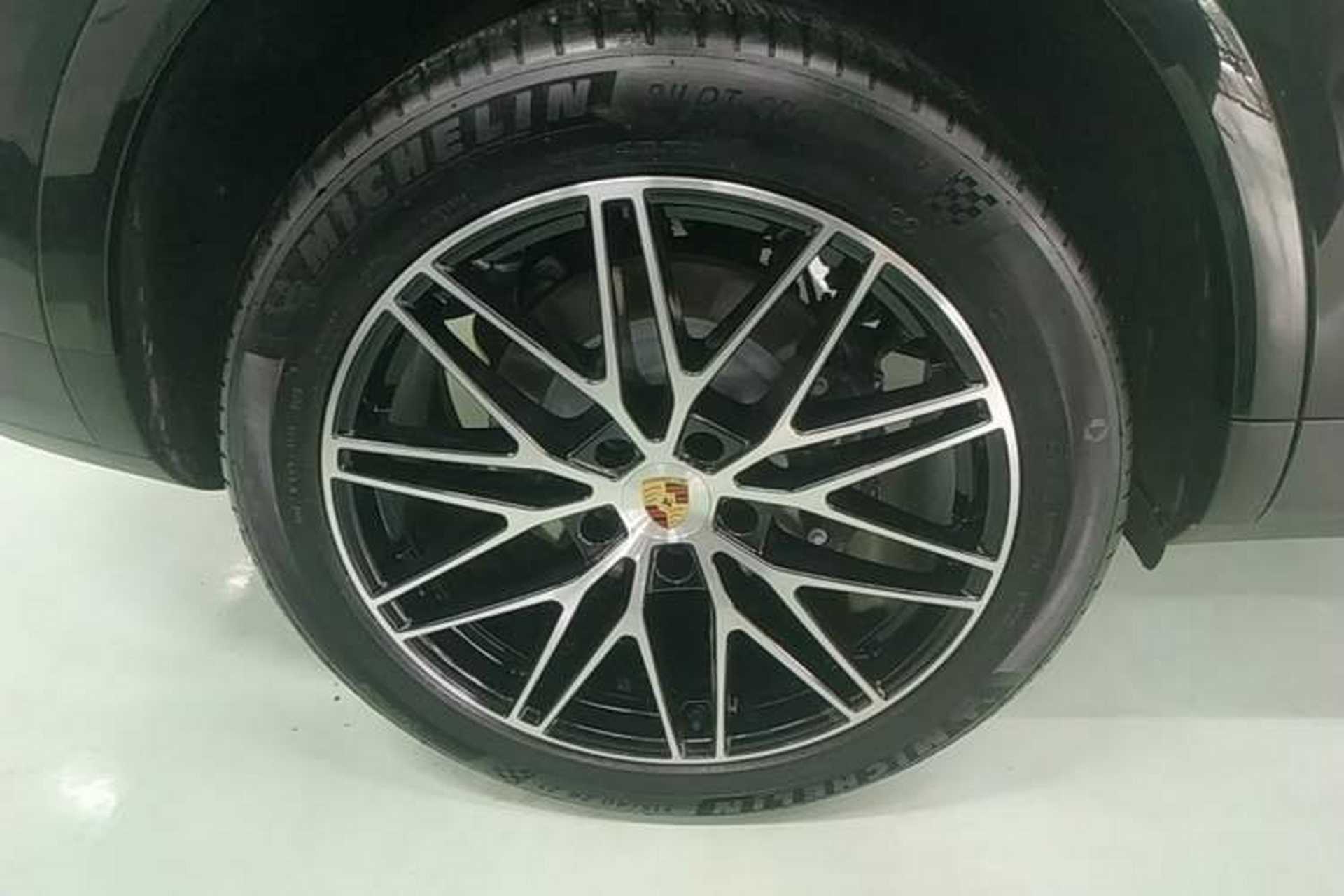 Used Porsche Cayenne 2025 Cayenne 3.0T Right Rear Wheel Hub