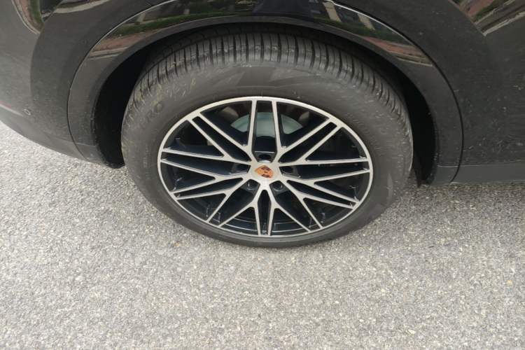 Used Porsche Cayenne 2025 Cayenne 3.0T Dream-Chasing Edition Right Rear Wheel Hub