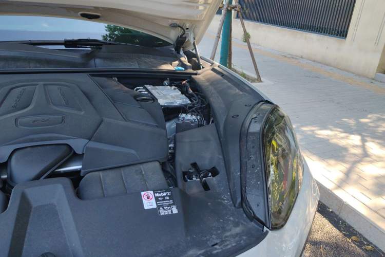 Used Porsche Cayenne 2025 Cayenne 3.0T Sport Edition Engine Bay Left
