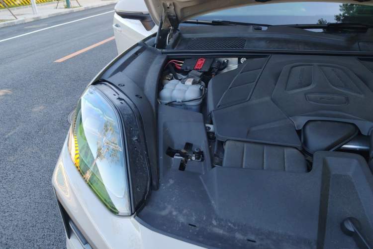 Used Porsche Cayenne 2025 Cayenne 3.0T Sport Edition Engine Bay Right