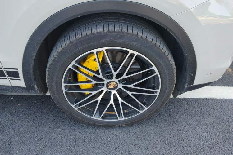 Used Porsche Cayenne 2025 Cayenne 3.0T Sport Edition Right Front Wheel Hub