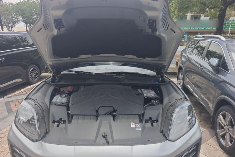 Used Porsche Cayenne 2025 Cayenne 3.0T Dream-Chasing Edition Engine Bay
